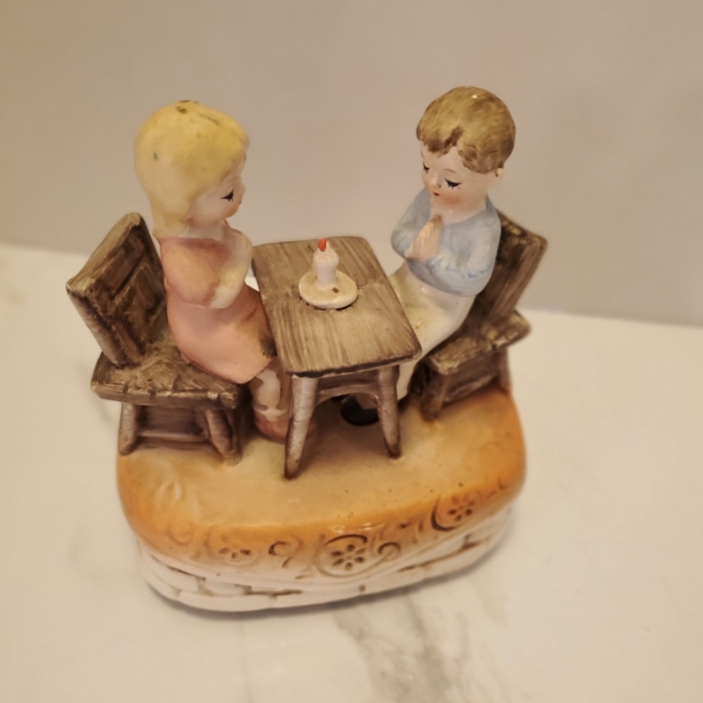 Children Saying Meal Prayer Music Box